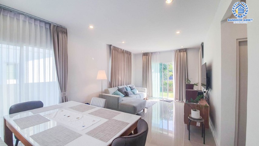 *****บ้านเดี่ยวมือสองย่านสมุทรปราการ ม.คณาสิริ บางนา เนื้อที่กว้างขวางถึง 50 ตร.ว. ฟังก์ชัน 3 ห้องนอน 2 ห้องน้ำ 2 ที่จอดรถ แถมฟรี! 3 เครื่องปรับอากาศ, 2 เครื่องทำน้ำอุ่น บ้านใหม่ เฟอร์นิเจอร์พร้อมอยู่ บนทำเลไม่ไกลจากสนามบินสุวรรณภูมิ ใกล้ทางด่วน "บางนา-บางปะกง"